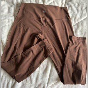 Lululemon aligns leggings